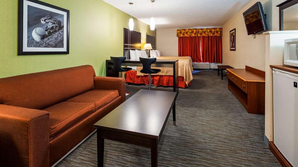 Best Western Cooperstown Inn & Suites