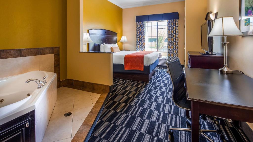 Best Western Plus Barsana Hotel & Suites