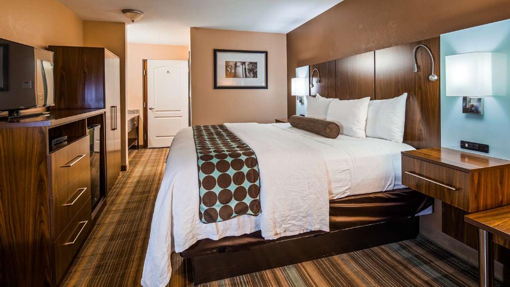 Best Western Plus Gen X Inn
