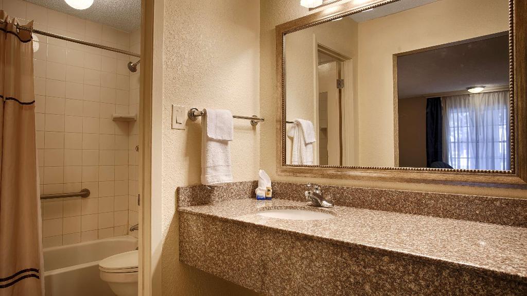 Best Western Swiss Clock Inn
