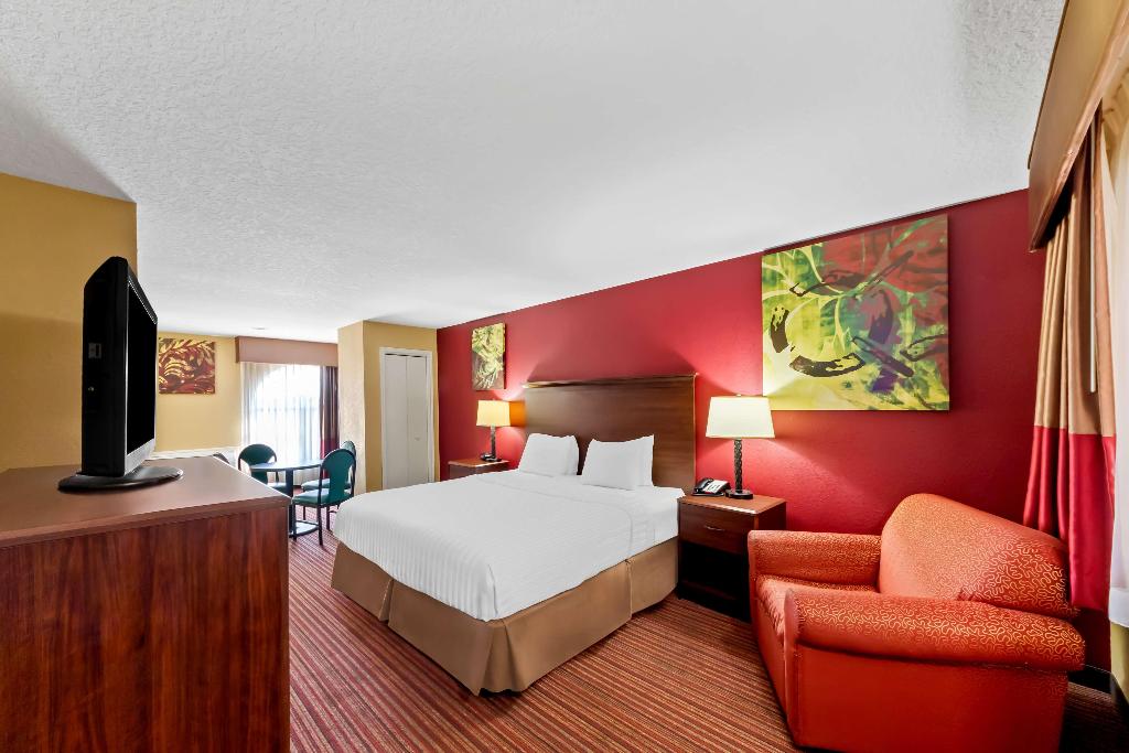 Surestay Plus By Bw San Antonio Fiesta Inn