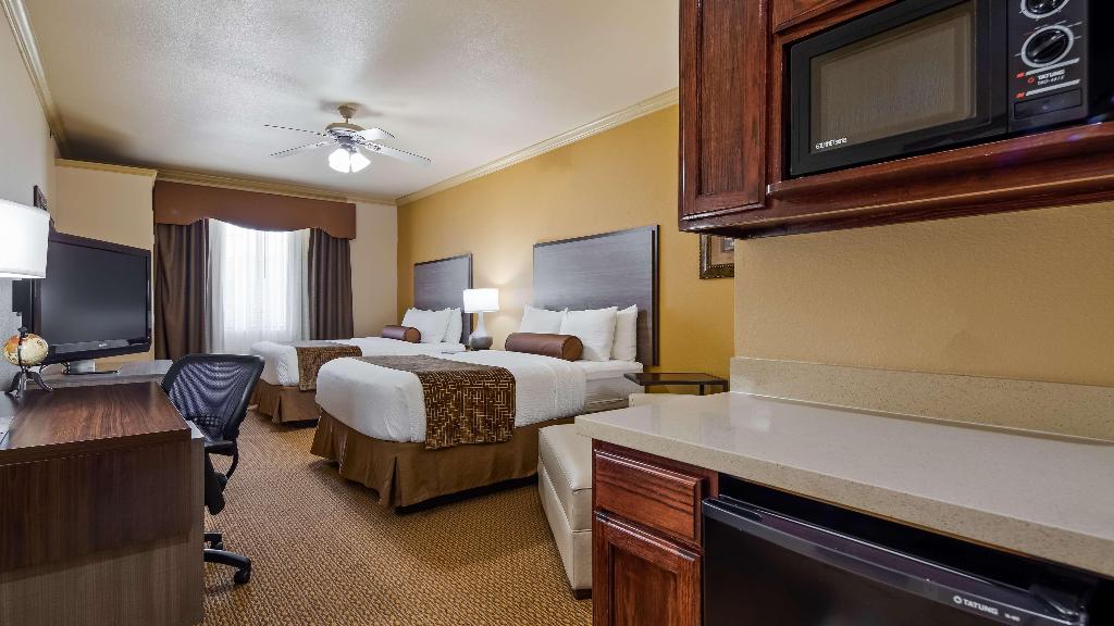 Best Western Plus Crown Colony Inn & Suites