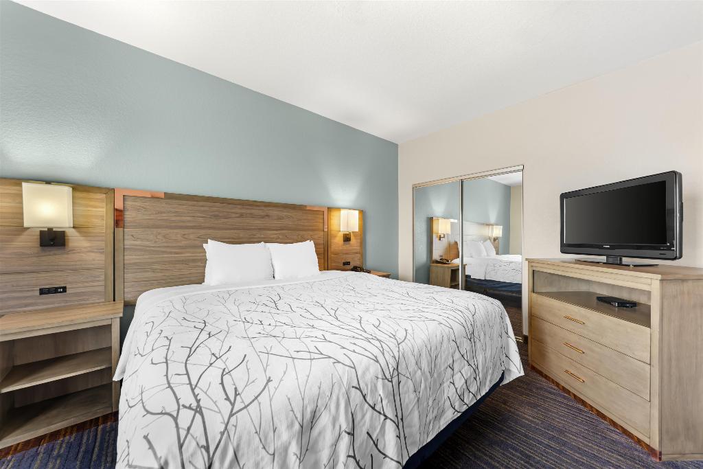 Best Western Plus San Antonio East Inn & Suites