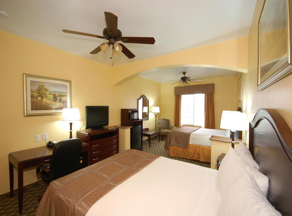 Best Western Plus Manvel Inn & Suites