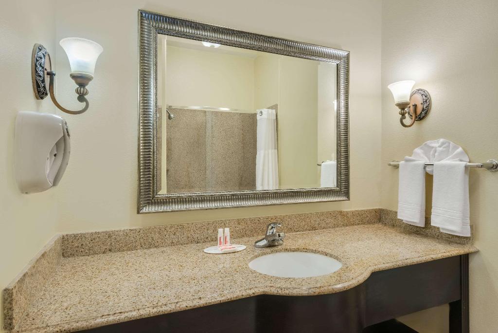 Super 8 By Wyndham Hidalgo/Mcallen Area