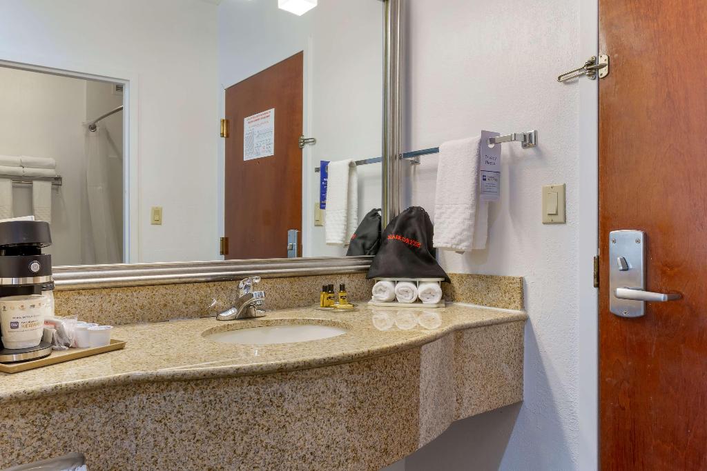 Best Western Plus South Hill Inn