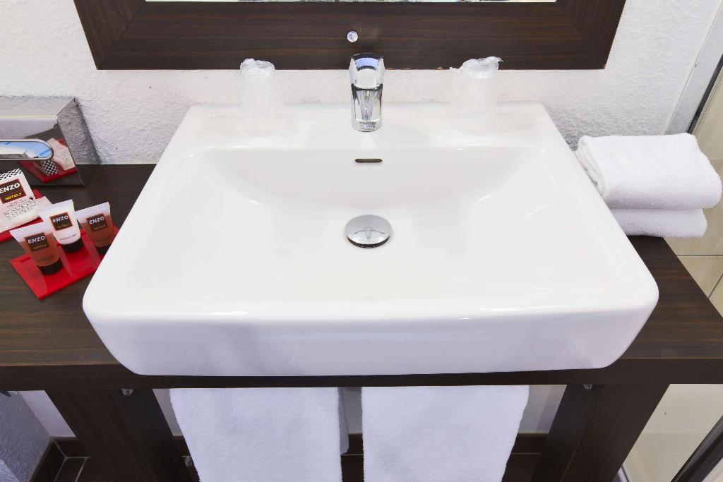 KYRIAD Design ENZO REIMS - Tinqueux