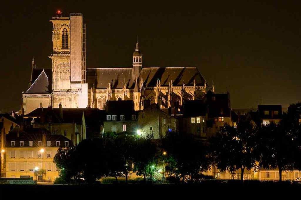 Mercure Nevers Pont De Loire En Nievre departamento BestDay