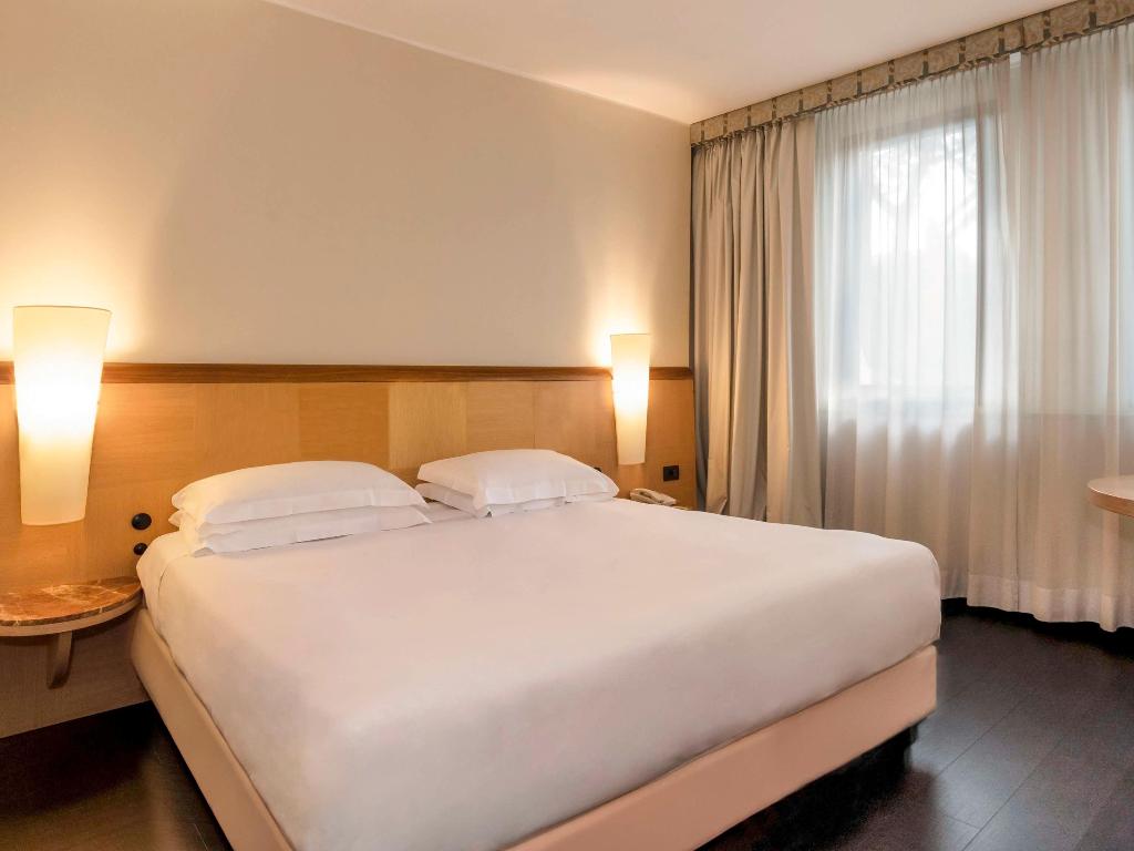 Mercure Roma West