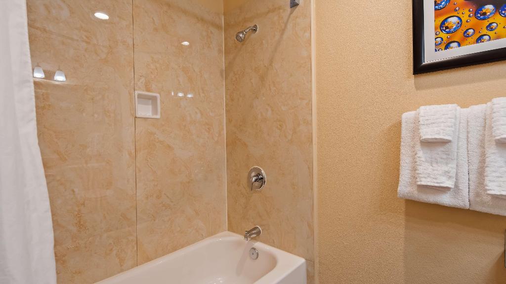Best Western Plus Heritage Inn