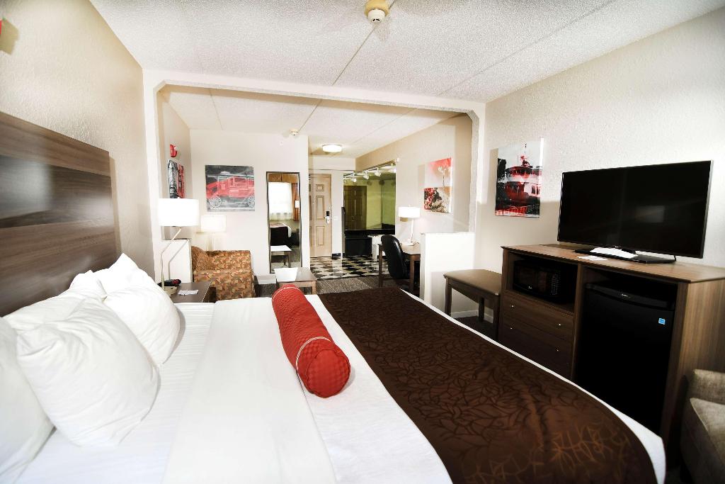 Best Western Plus Sandusky Hotel & Suites