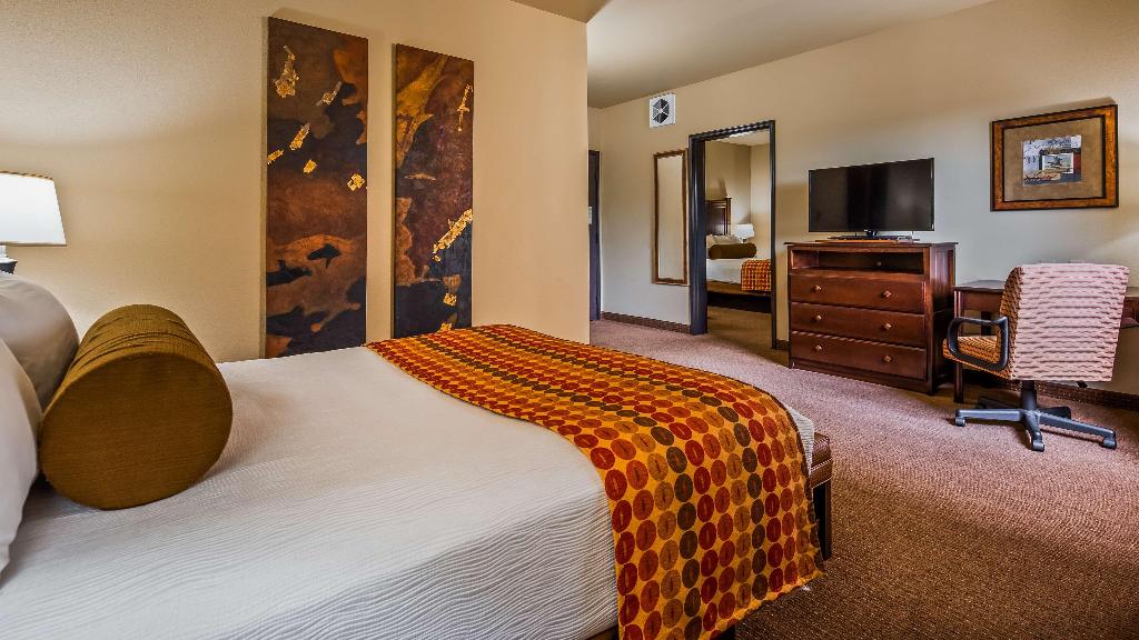 Best Western Plus Cimarron Hotel & Suites