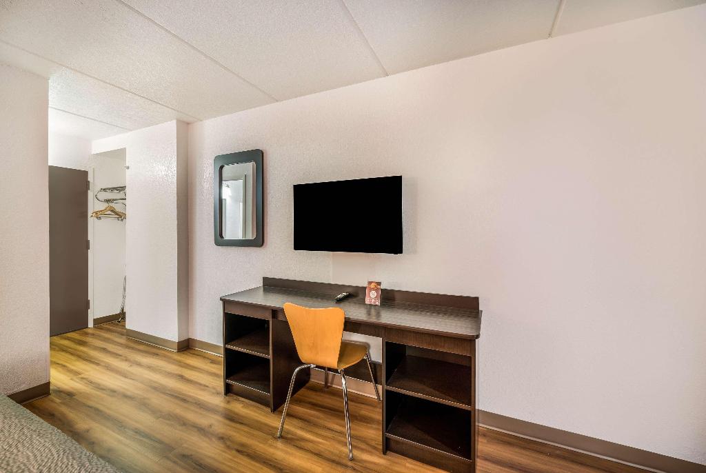 Motel 6 Henderson Tx