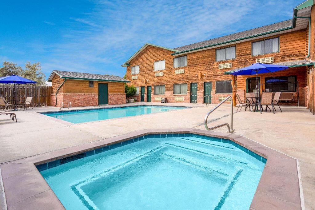 Inn at Lander - Travelodge by Wyndham