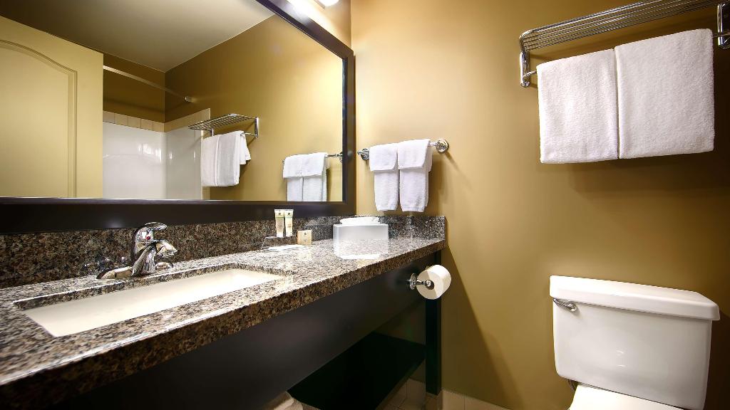 Best Western Plus Baker Street Inn
