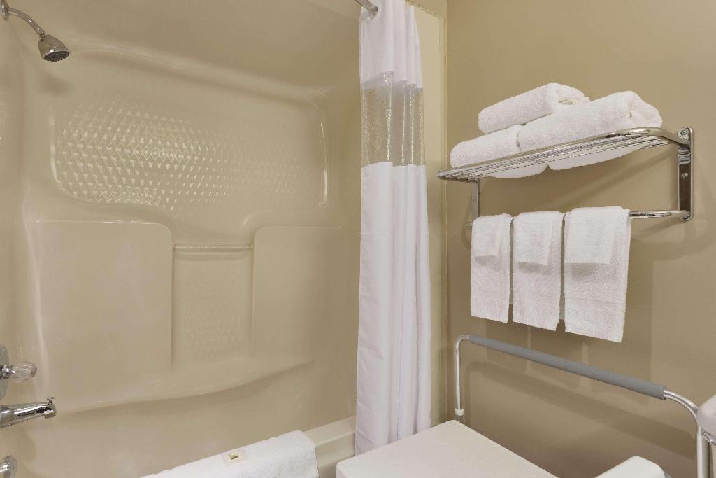 Days Inn by Wyndham Dalhousie