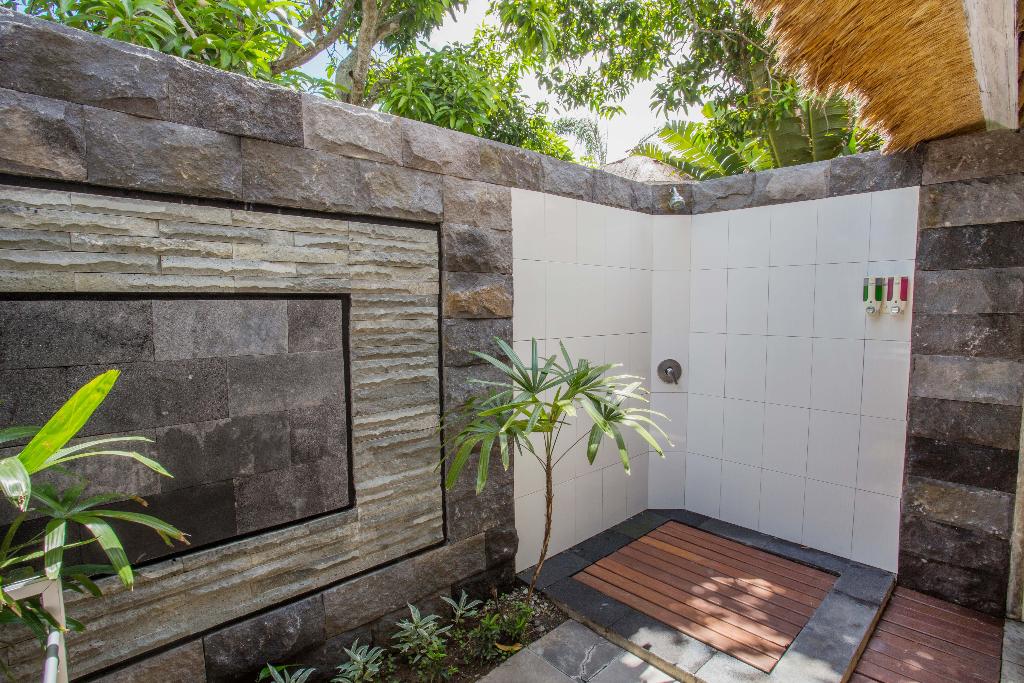 Bay Shore Huts Lembongan