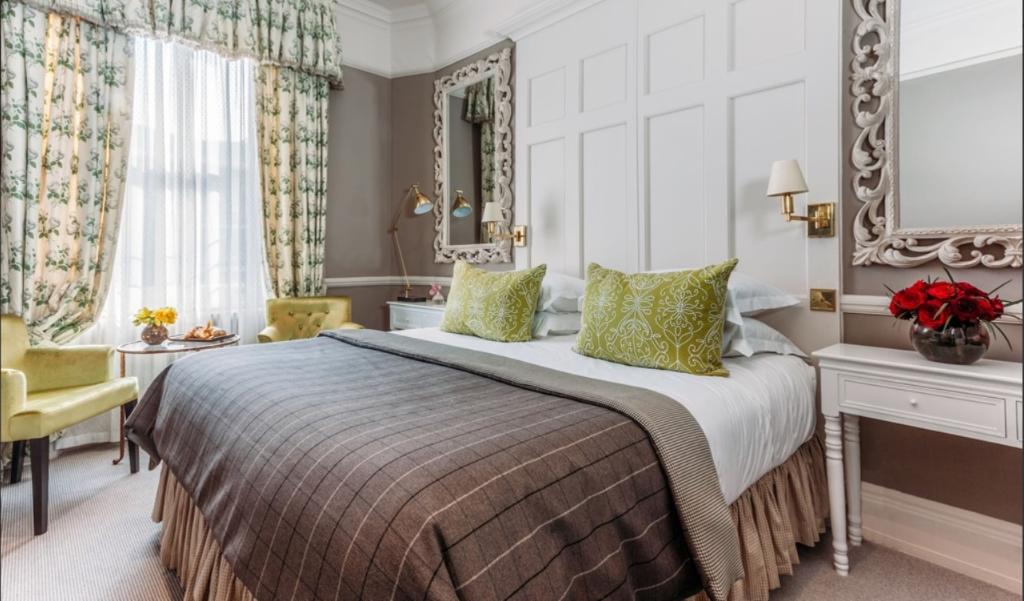 Superior Queen Room at 11 Cadogan Gardens photo 1