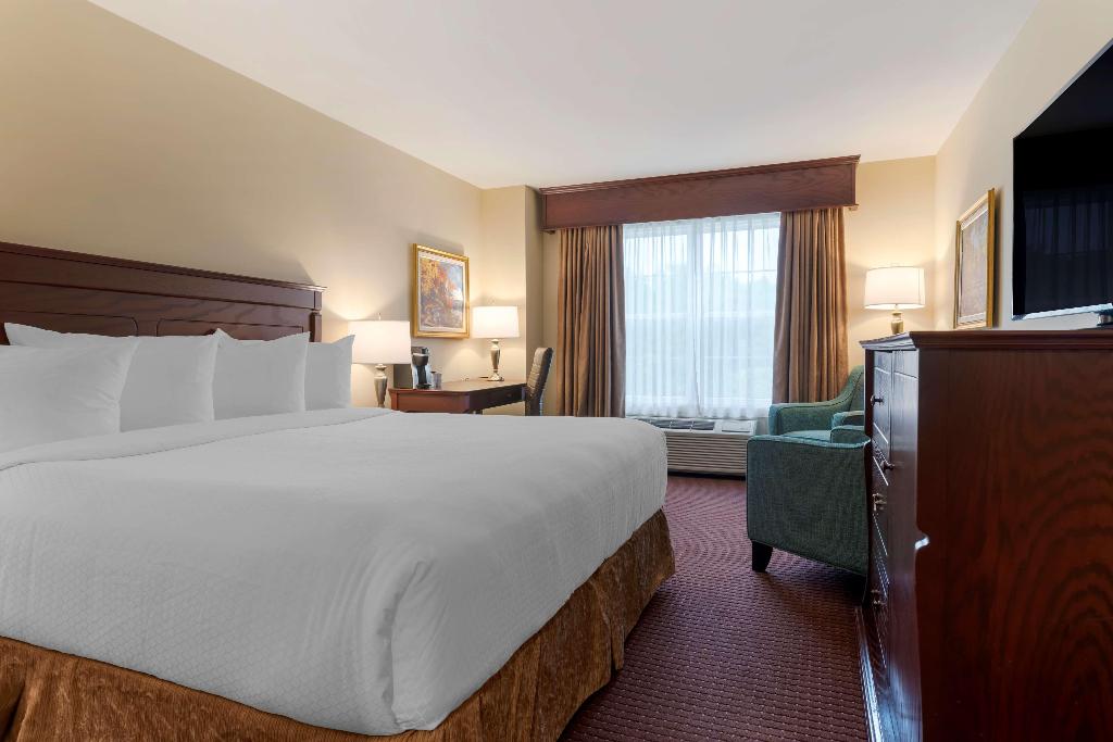 Best Western Plus Fredericton Hotel & Suites