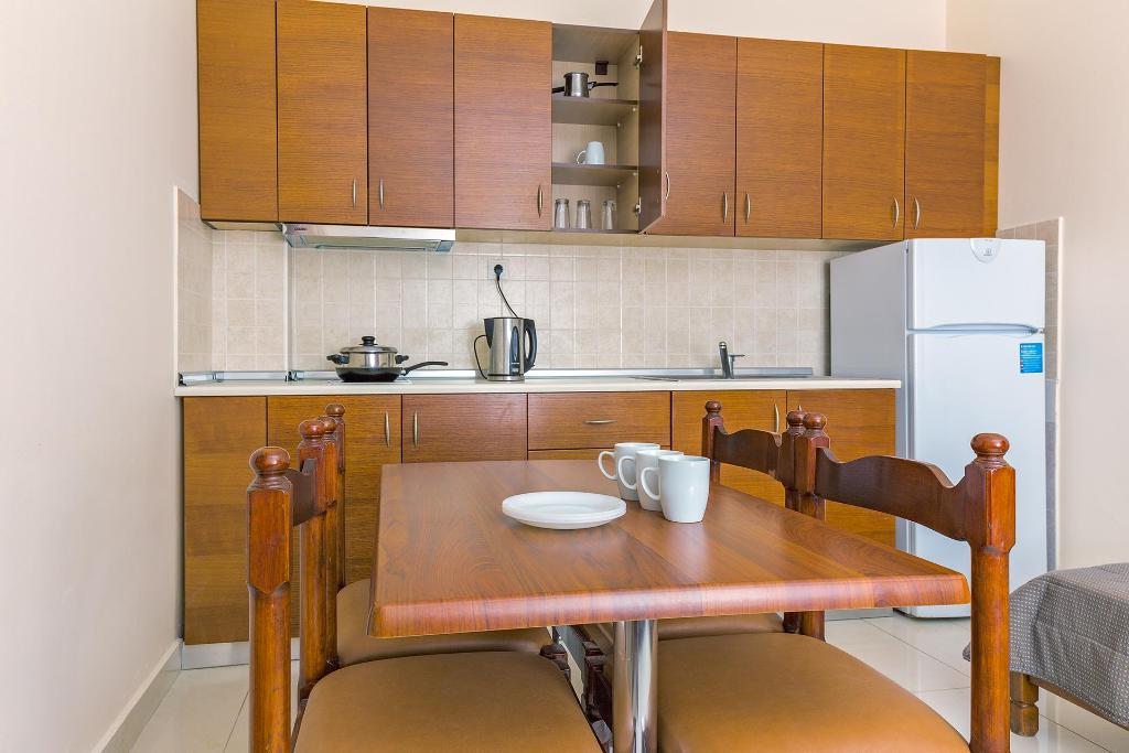 Paleos apartments