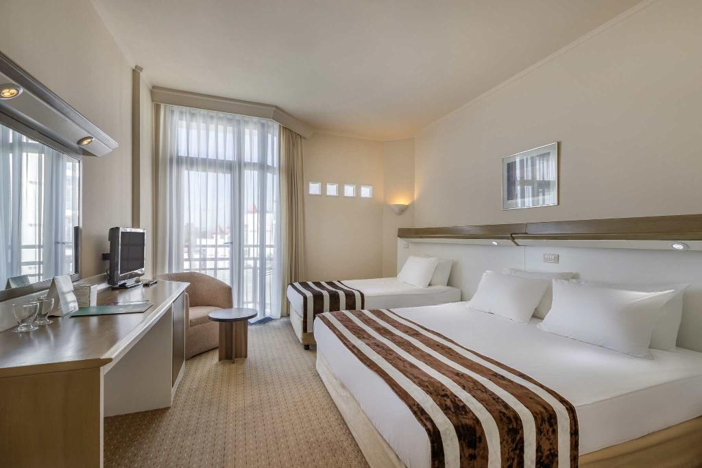 Green Max Hotel