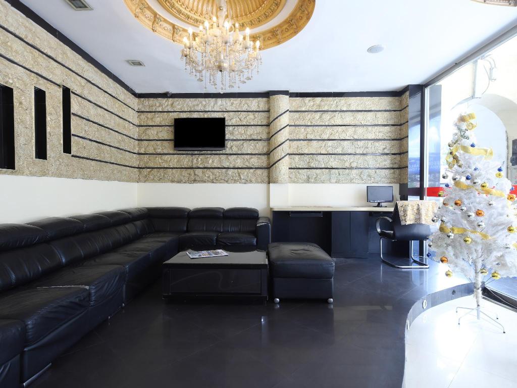 108 Golden Palace Hotel
