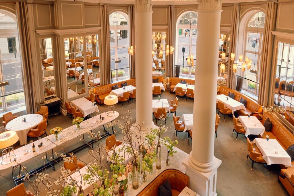 Imagem da galeria de Corinthia London