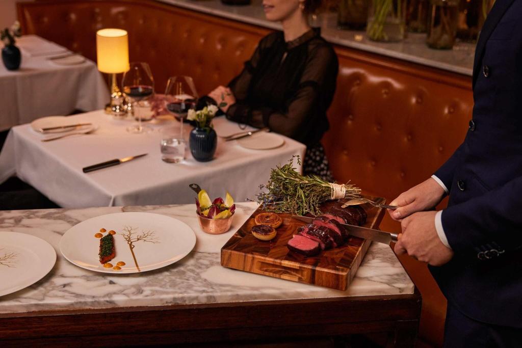Imagem da galeria de Corinthia London