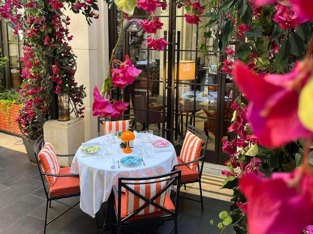 Imagem da galeria de Corinthia London