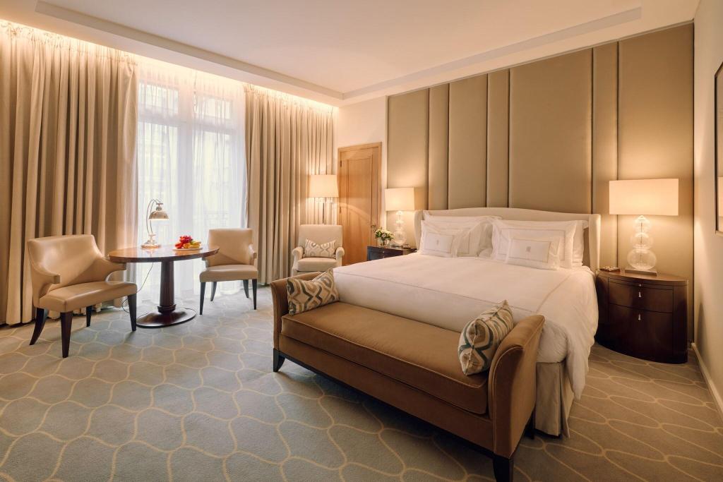 Imagem da galeria de Corinthia London