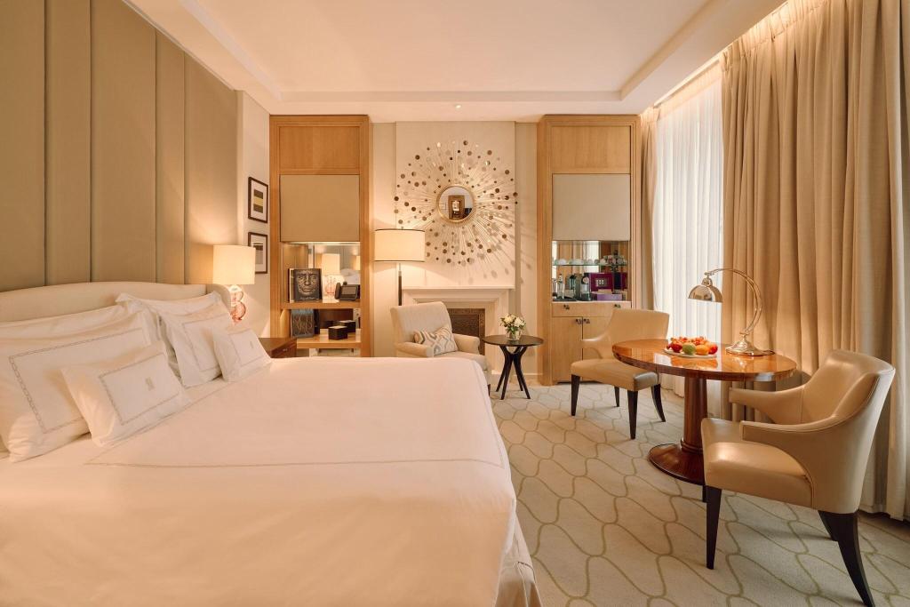 Imagem da galeria de Corinthia London