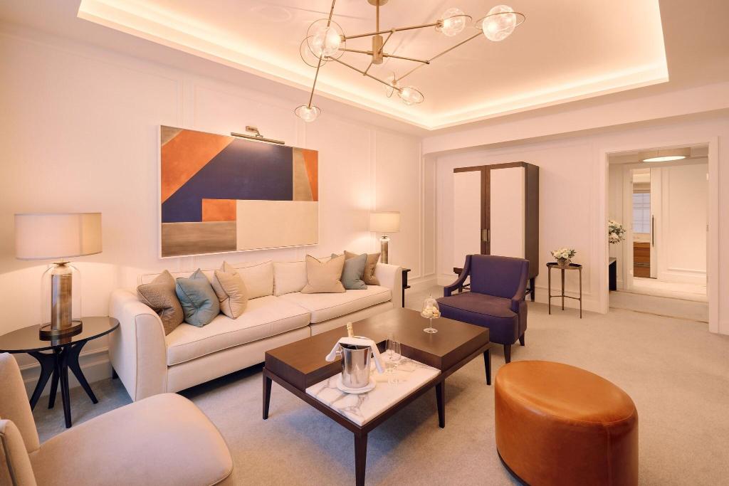 Imagem da galeria de Corinthia London