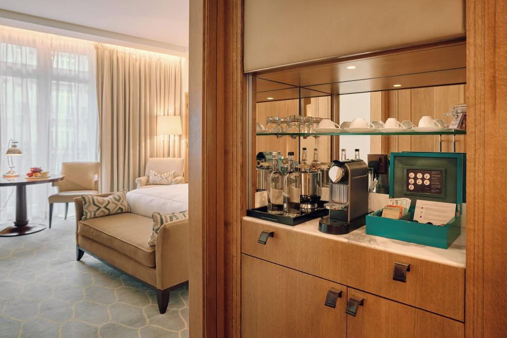 Imagem da galeria de Corinthia London