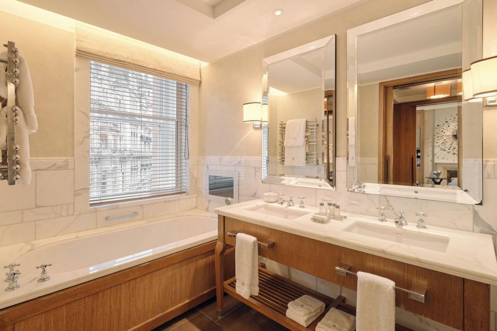 Imagem da galeria de Corinthia London