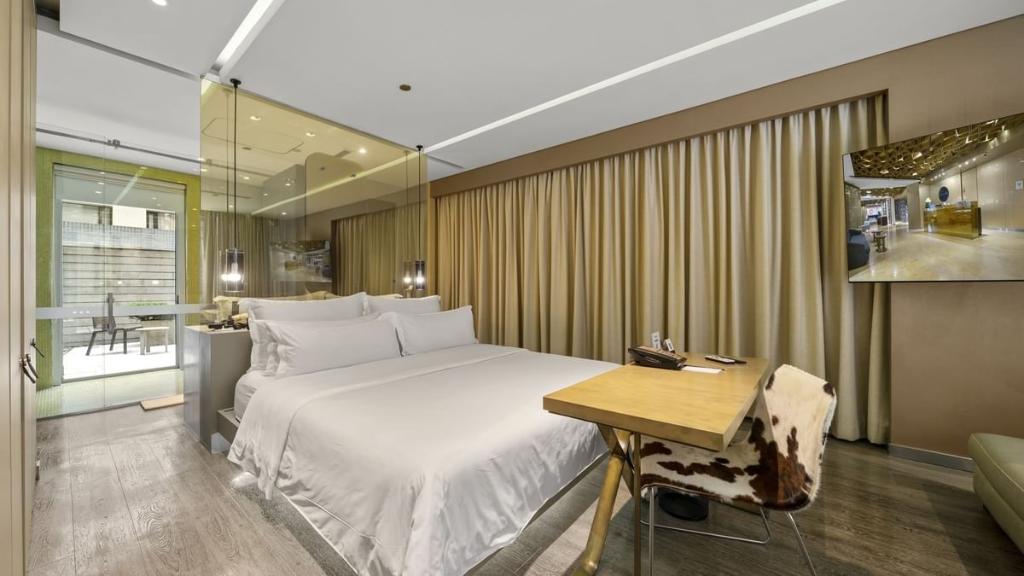 Bog Hotel, Zona Rosa