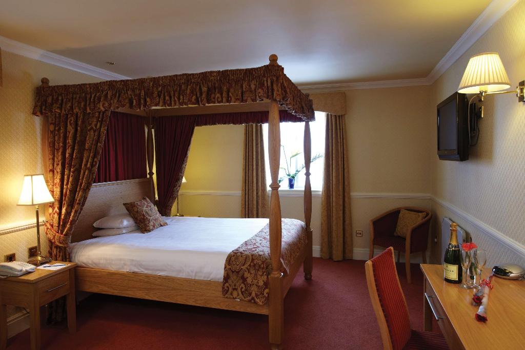 1 Queen Bed, Executive, Four-Poster Bed, Free High Speed Internet, Spacious, Music Device, Non-Smoki