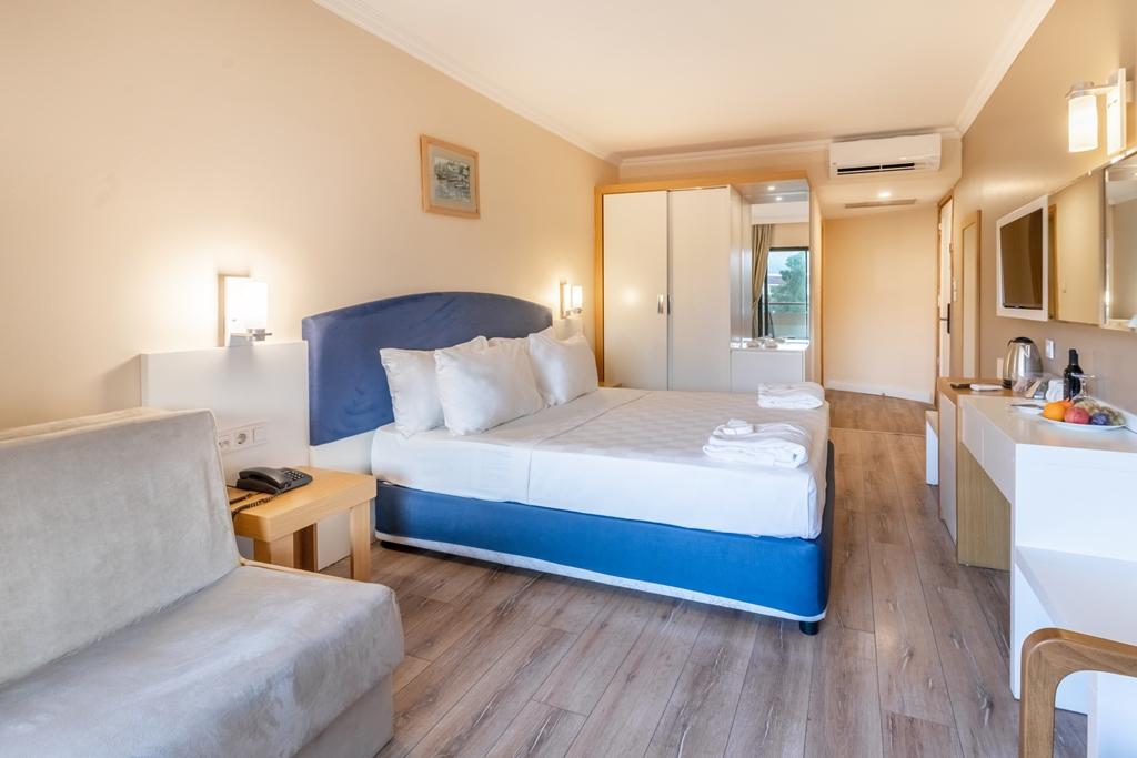 Lancora Beach Hotel
