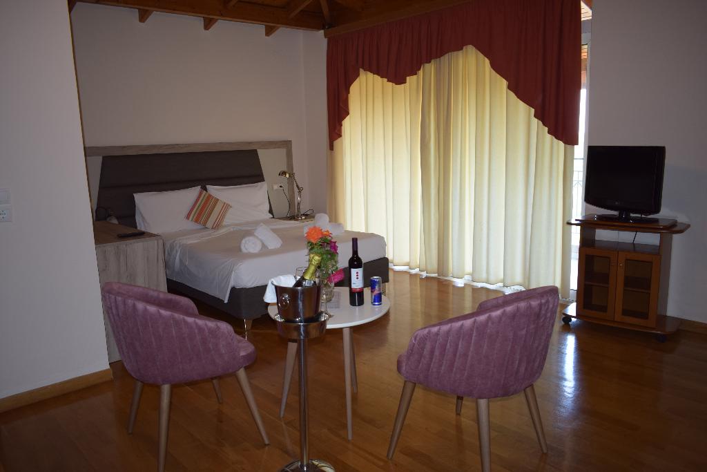 Kaiafas Lake Hotel