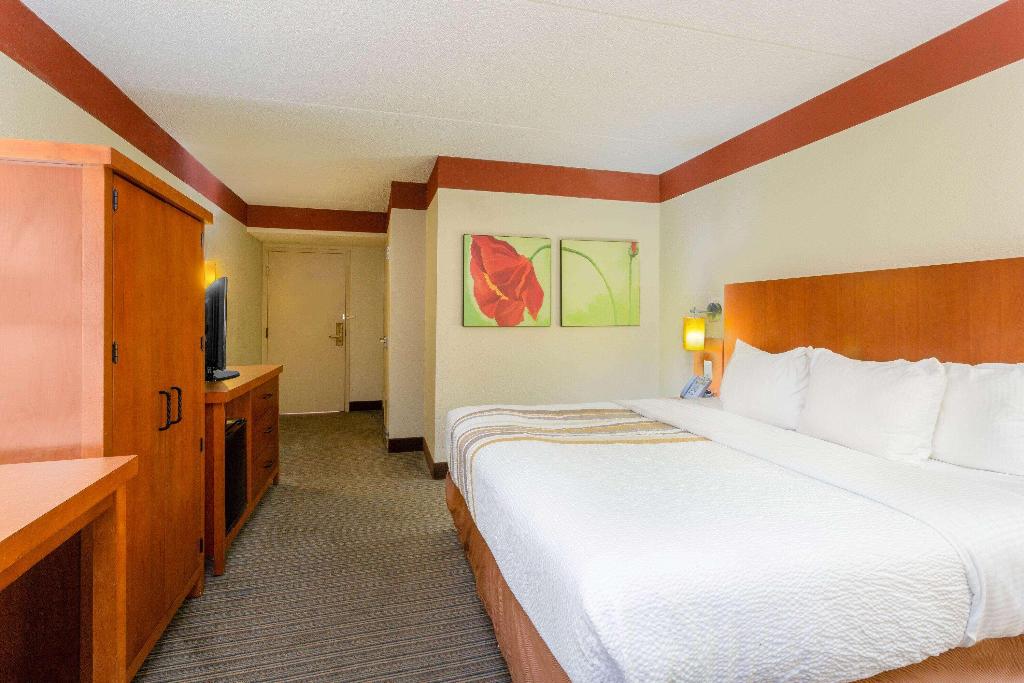 Spark by Hilton Charlotte Airport North