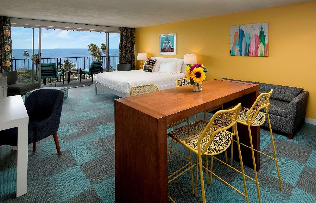 La Jolla Cove Suites, La Jolla