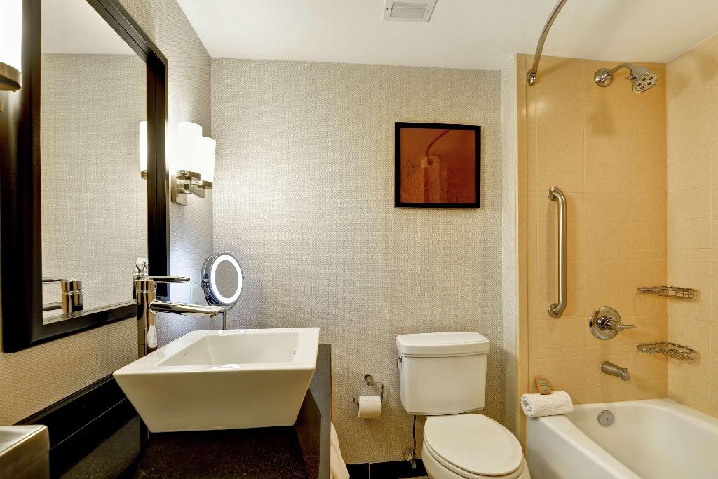 DoubleTree by Hilton Baton Rouge