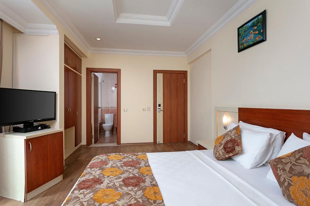 Lara Dinc Hotel
