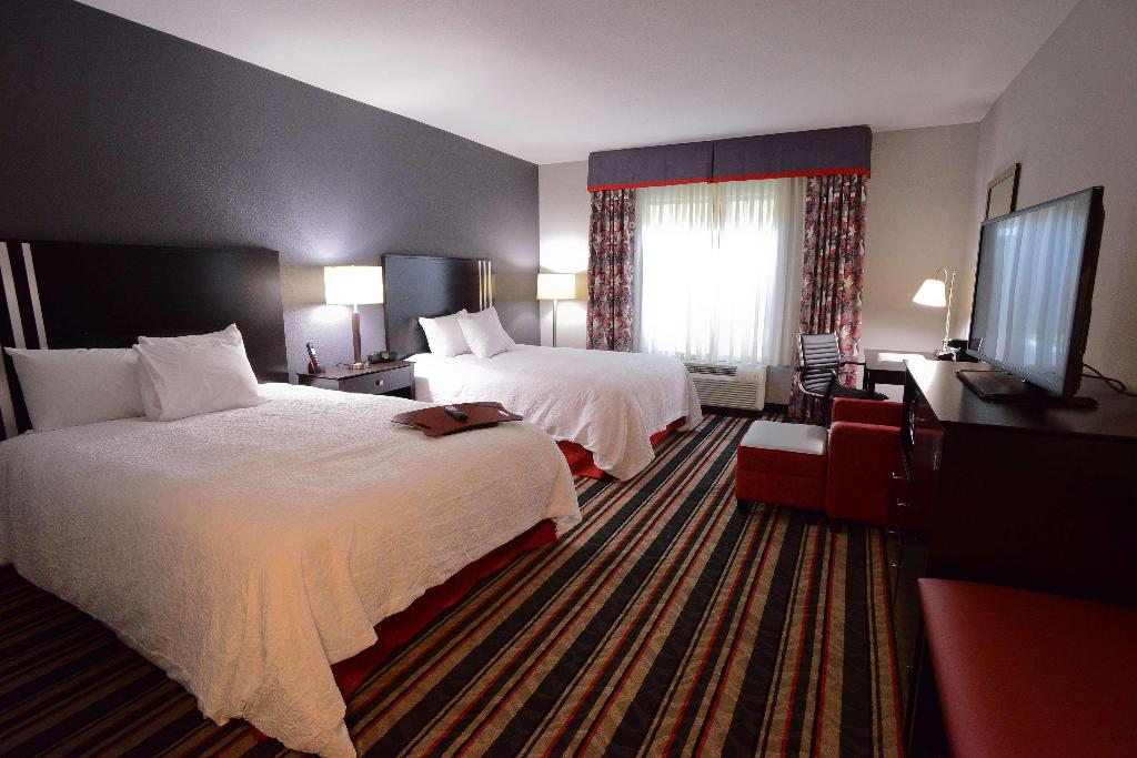 Hampton Inn & Suites Albany At Albany Mall