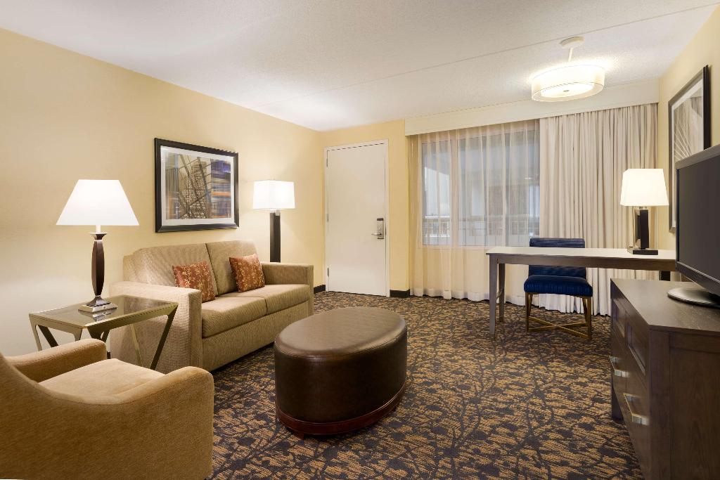 Embassy Suites by Hilton Boston Waltham