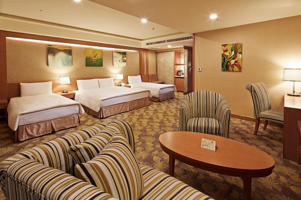 E-Da Skylark Hotel