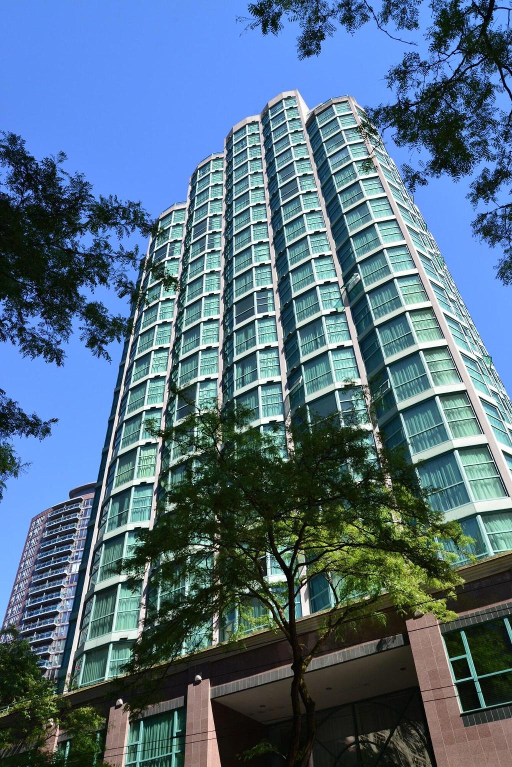Rosedale on Robson Suite photo 21