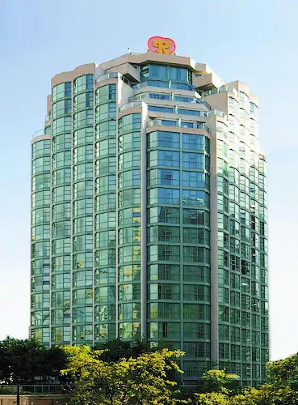 Rosedale on Robson Suite photo 51