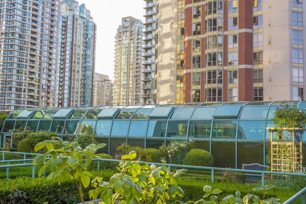 Rosedale on Robson Suite photo 39