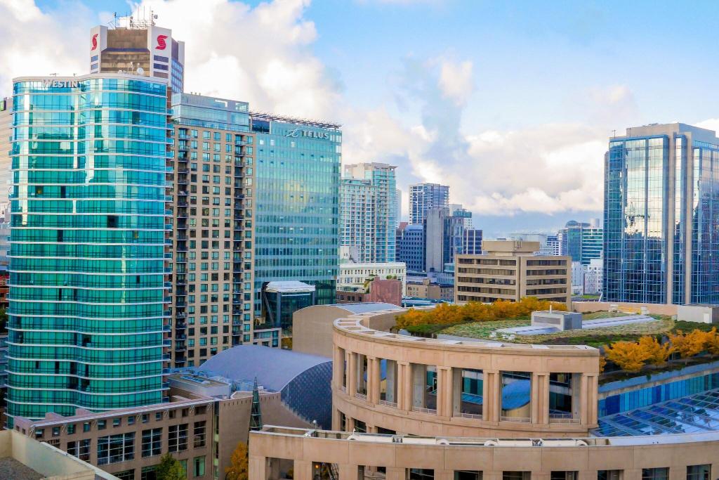 Rosedale on Robson Suite photo 41