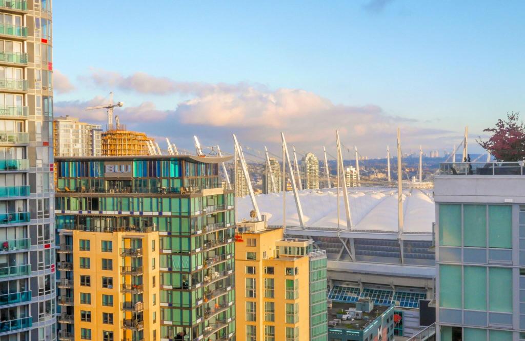 Rosedale on Robson Suite photo 42